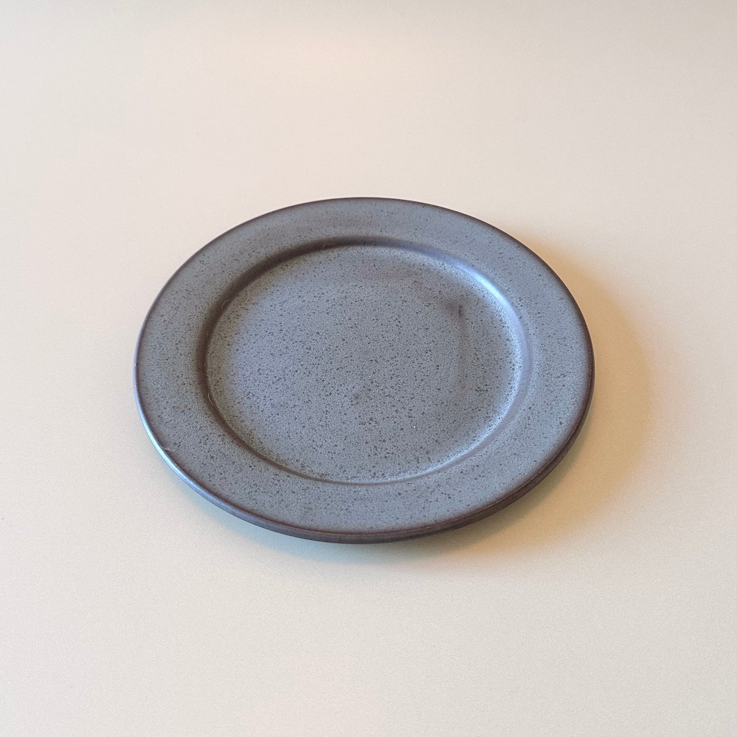 Side plate Mjuk, dark grey-blue