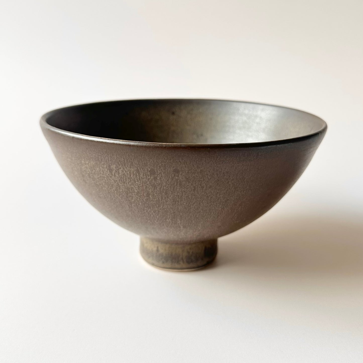 Serving bowl Klack Large, brown with lava dots