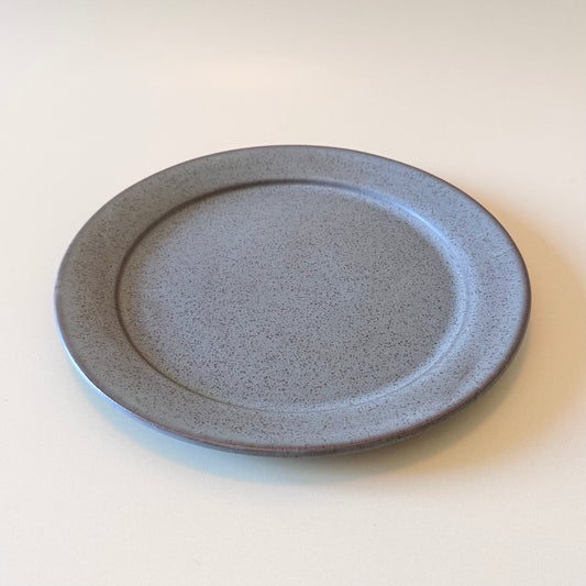 Tallrik Mjuk, mörk gråblå