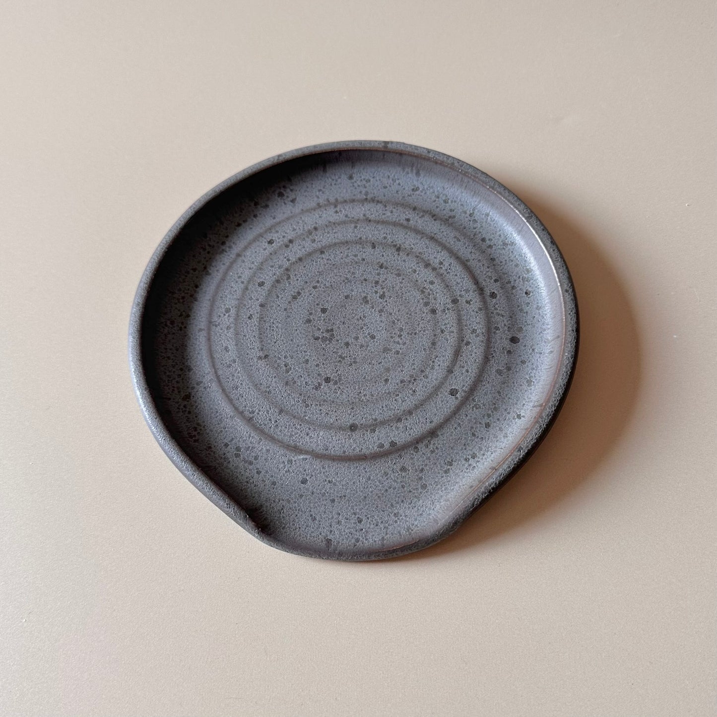 Spoon rest Ränder, dark blue-grey with lava dots