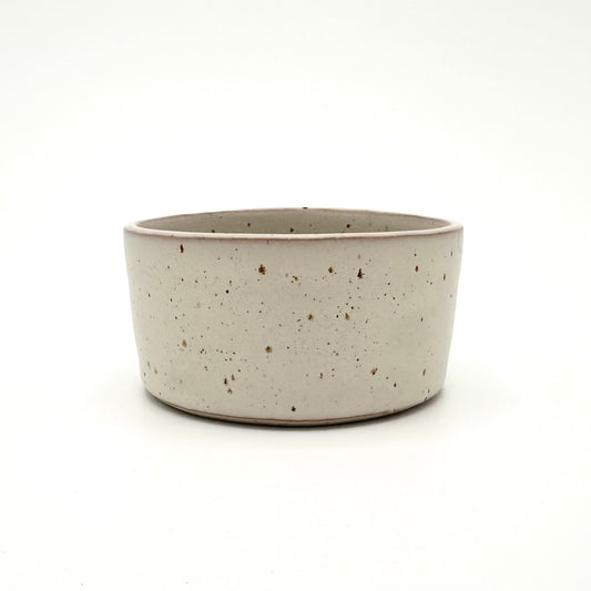 Dipp- eller kryddskål Rak, naturvit med lavaprickar