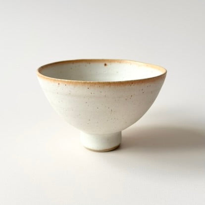 Serving bowl Klack Small, white with lava dots
