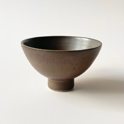 Serving bowl Klack Small, brown with lava dots